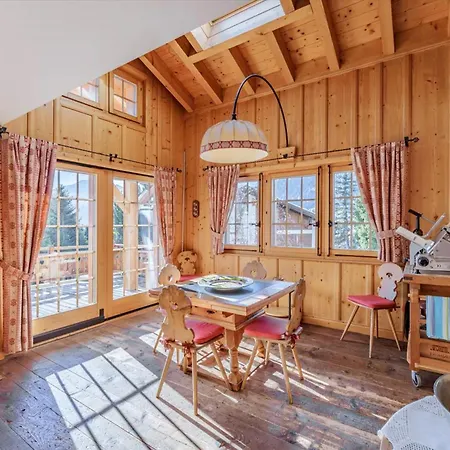 Chalet Vista Spacious 4-bedroom Retreat 木屋 *