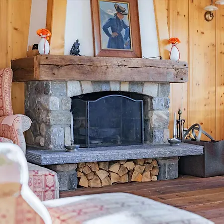 木屋 Chalet Vista Spacious 4-bedroom Retreat 韦尔比耶