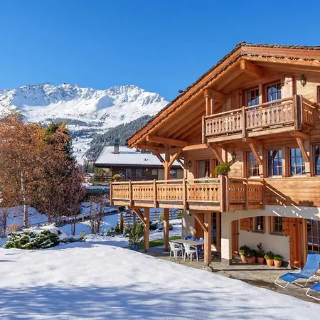 Chalet Vista Spacious 4-bedroom Retreat 木屋
