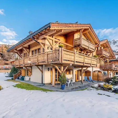 Chalet Vista Spacious 4-bedroom Retreat 木屋